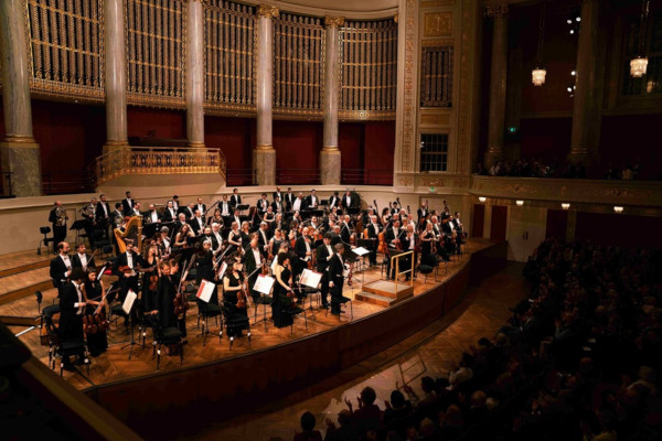 Risultati immagini per ORCHESTRA SINFONICA DI VIENNA IN UN CONCERTO ALLA KONZERTHAUS