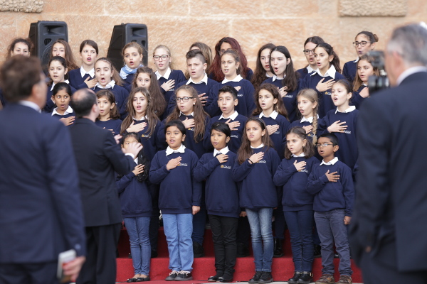 coro arcobaleno per mattarella a palermo