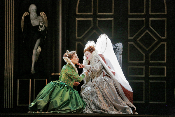 Elina Garanca e Sondra Radvanovsky in Roberto Devereux a New York